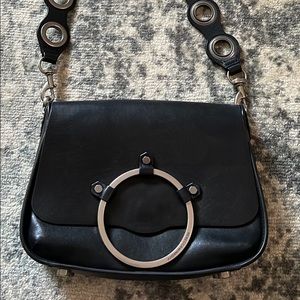 Crossbody or should bag.